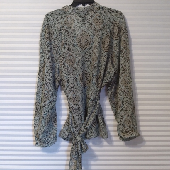 Lane Bryant long sleeve blouse in Size(22-24) - Picture 5 of 8